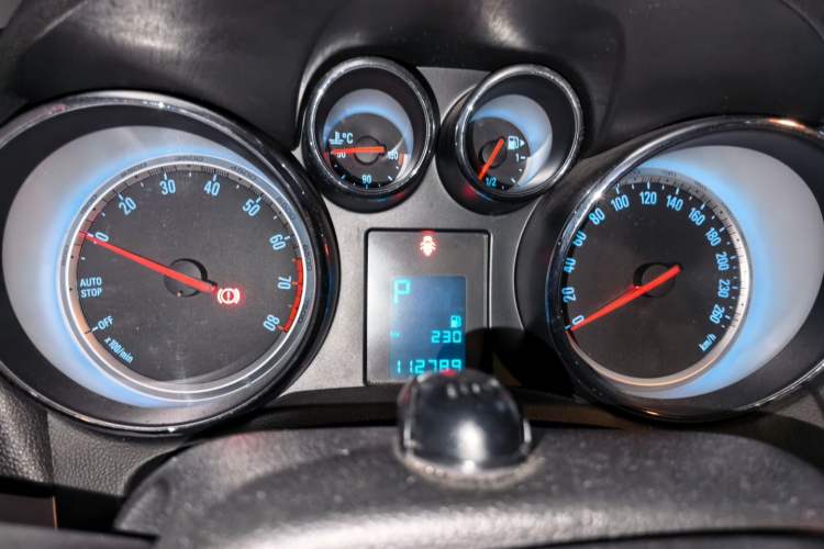 Used Buick Encore 2015 1.4T Automatic Two-Wheel Drive Urban Elite Version Instrument Cluster