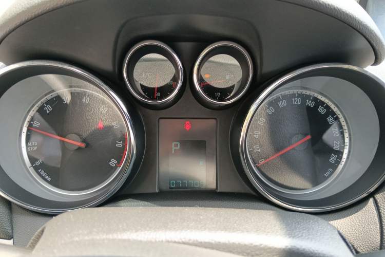 Used Buick Encore 2015 1.4T Automatic Two-Wheel Drive Urban Leading Model Instrument Cluster