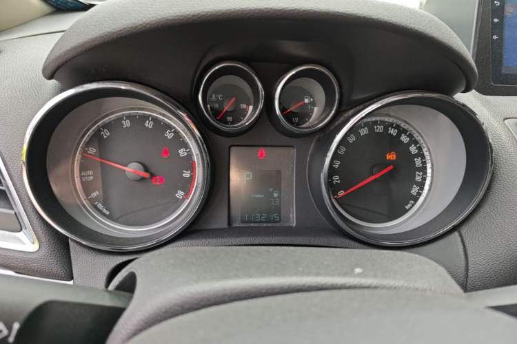 Used Buick Encore 2015 1.4T Automatic Two-Wheel Drive Urban Elite Version Instrument Cluster