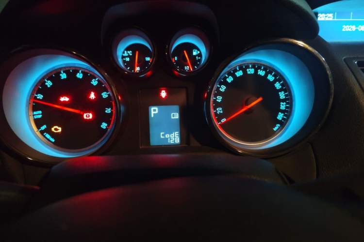 Used Buick Encore 2015 1.4T Automatic Two-Wheel Drive Urban Elite Version Instrument Cluster