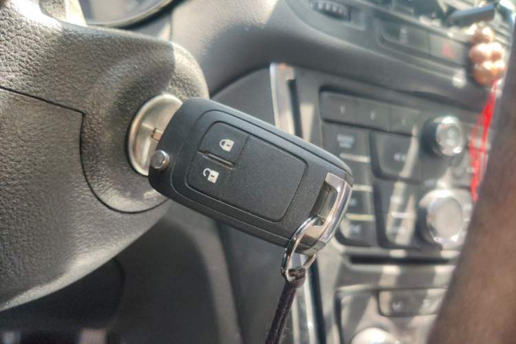 Used Buick Encore 2015 1.4T Automatic Two-Wheel Drive Urban Elite Version Interior 1