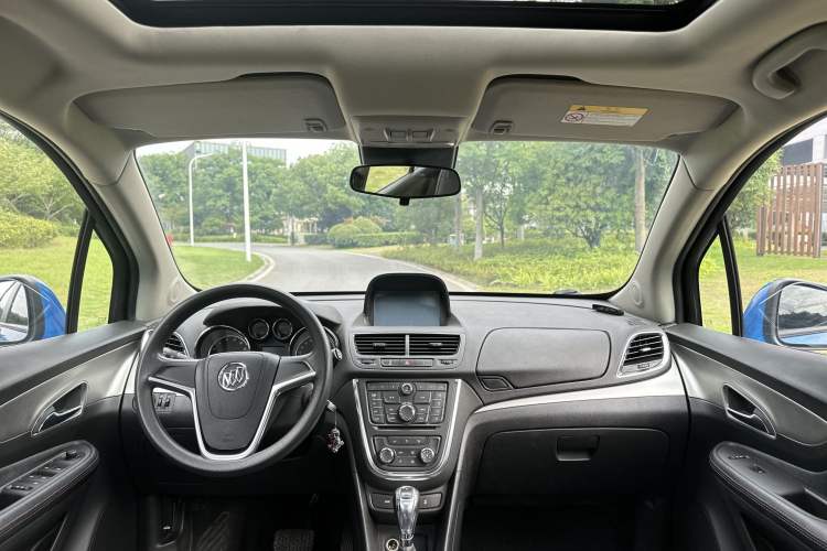 Used Buick Encore 2015 1.4T Automatic Two-Wheel Drive Urban Elite Version Interior 3