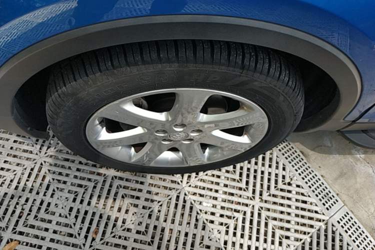 Used Buick Encore 2015 1.4T Automatic Two-Wheel Drive Urban Elite Version Left Front Wheel Hub