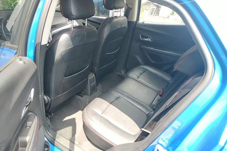 Used Buick Encore 2015 1.4T Automatic Two-Wheel Drive Urban Elite Version Left Rear Seat