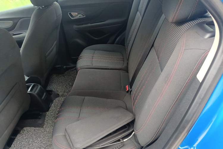 Used Buick Encore 2015 1.4T Automatic Two-Wheel Drive Urban Elite Version Left Rear Seat