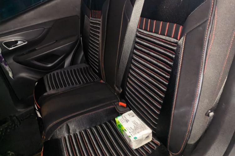 Used Buick Encore 2015 1.4T Automatic Two-Wheel Drive Urban Elite Version Left Rear Seat