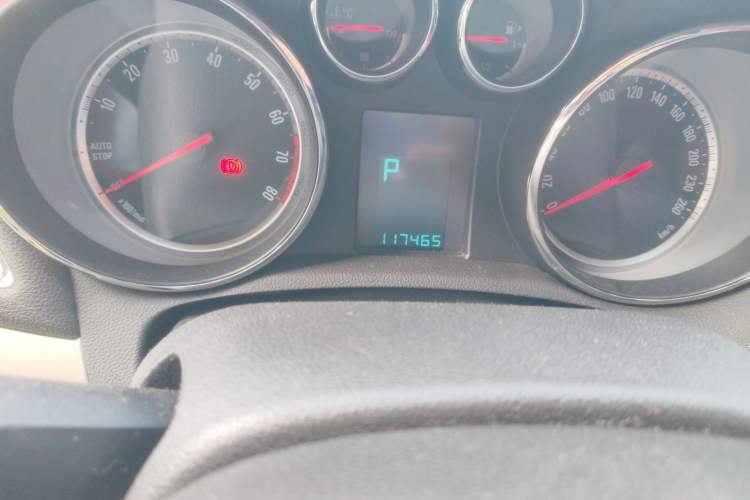 Used Buick Encore 2015 1.4T Automatic Two-Wheel Drive Urban Elite Version Odometer Close Up
