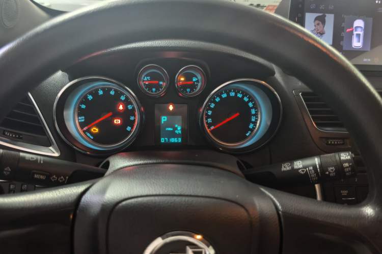 Used Buick Encore 2015 1.4T Automatic Two-Wheel Drive Urban Elite Version Odometer Close Up