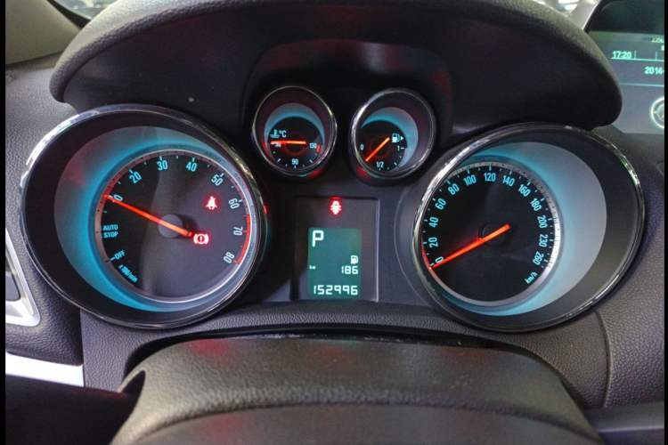 Used Buick Encore 2015 1.4T Automatic Two-Wheel Drive Urban Elite Version Odometer Close Up