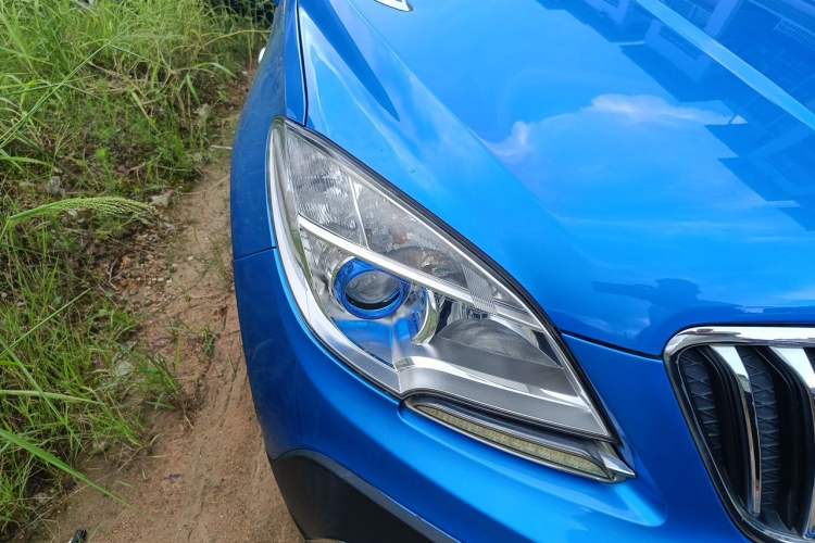 Used Buick Encore 2015 1.4T Automatic Two-Wheel Drive Urban Elite Version Right Front Headlight