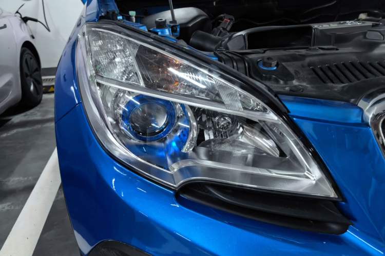 Used Buick Encore 2015 1.4T Automatic Two-Wheel Drive Urban Elite Version Right Front Headlight