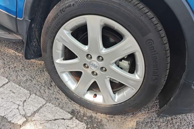 Used Buick Encore 2015 1.4T Automatic Two-Wheel Drive Urban Leading Model Right Front Wheel Hub