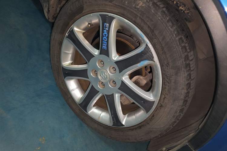 Used Buick Encore 2015 1.4T Automatic Two-Wheel Drive Urban Leading Model Right Front Wheel Hub