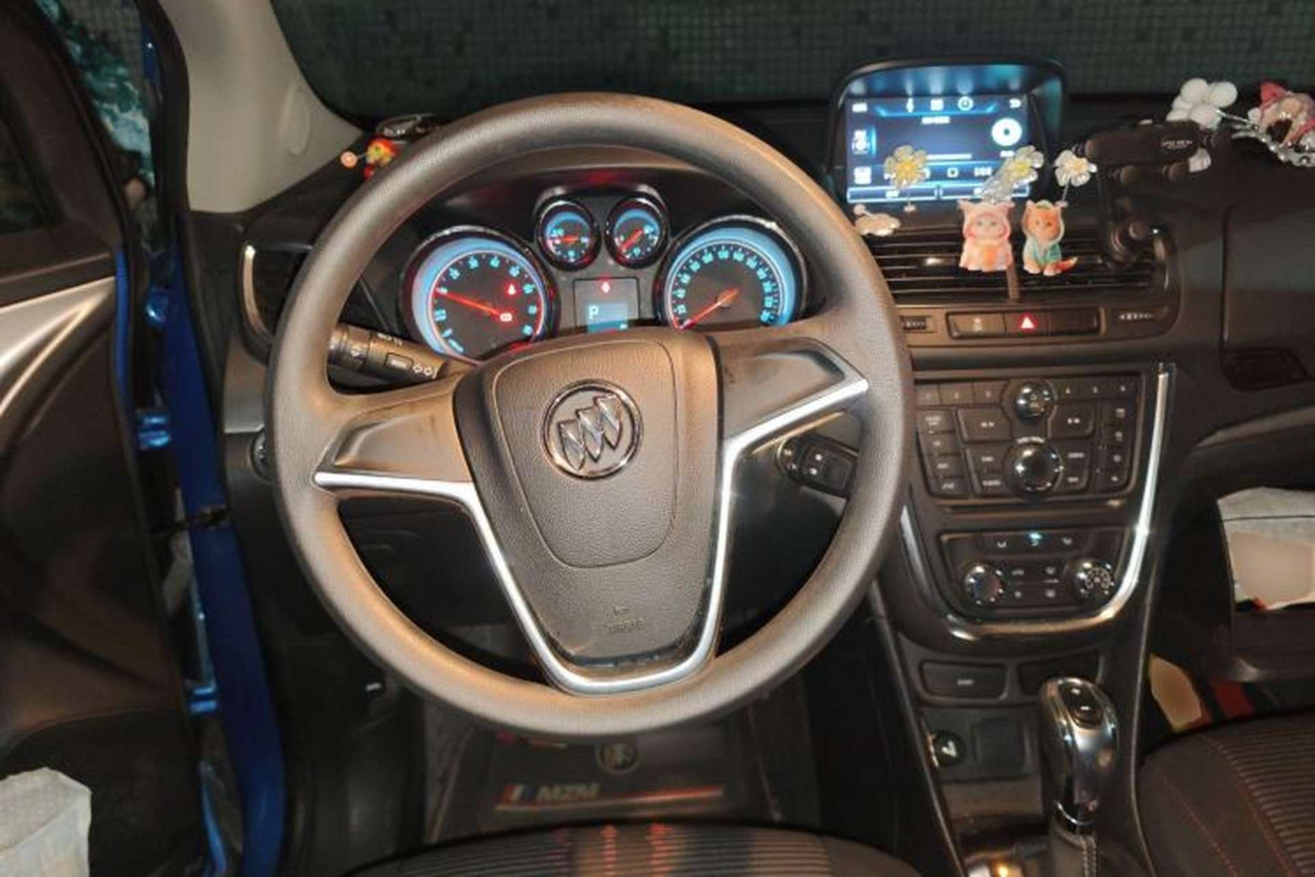 Used Buick Encore 2015 1.4T Automatic Two-Wheel Drive Urban Elite Version Steering Wheel
