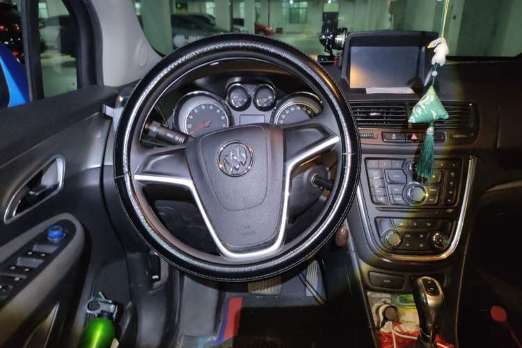 Used Buick Encore 2015 1.4T Automatic Two-Wheel Drive Urban Elite Version Steering Wheel