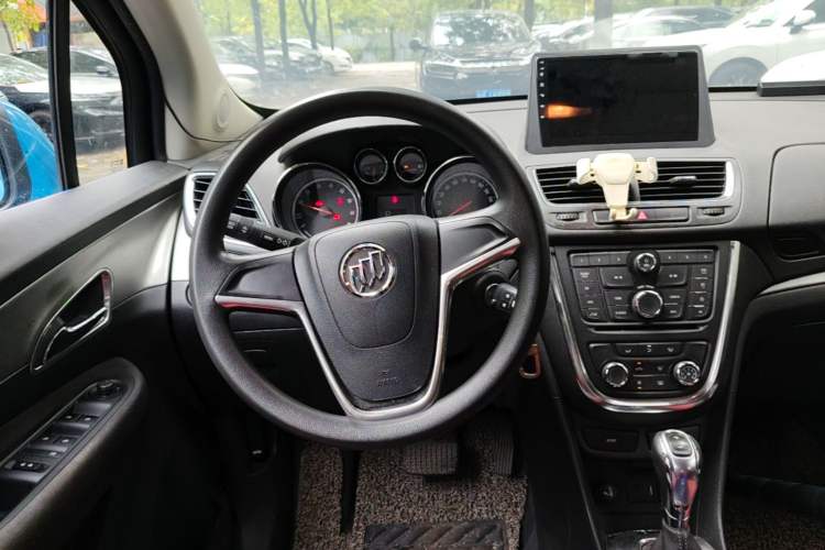 Used Buick Encore 2015 1.4T Automatic Two-Wheel Drive Urban Elite Version Steering Wheel