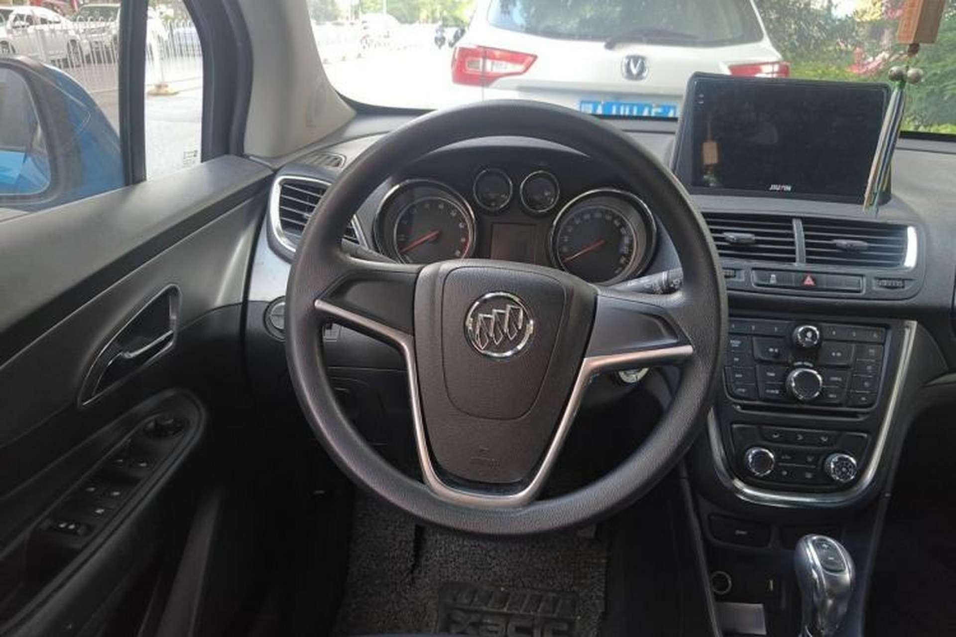 Used Buick Encore 2015 1.4T Automatic Two-Wheel Drive Urban Elite Version Steering Wheel