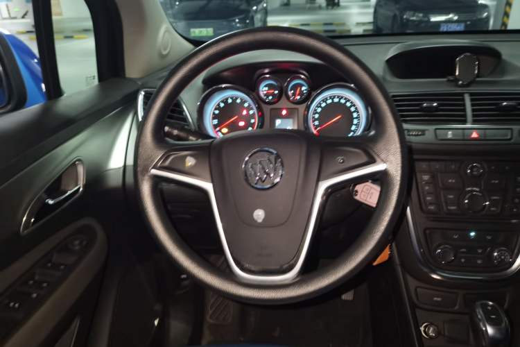 Used Buick Encore 2015 1.4T Automatic Two-Wheel Drive Urban Elite Version Steering Wheel