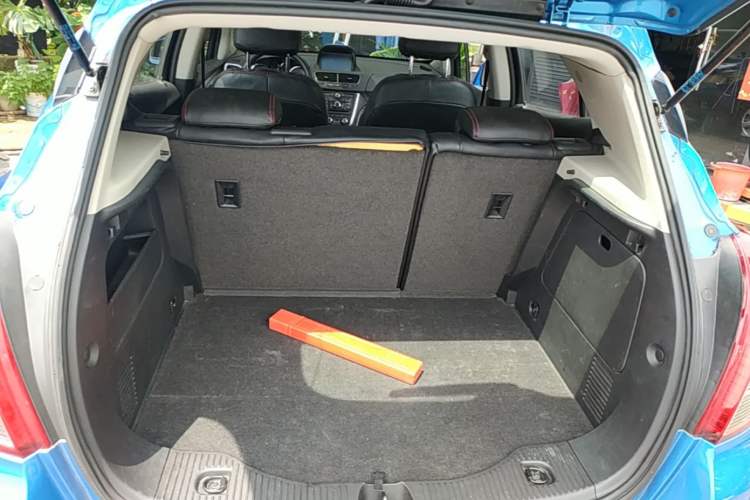 Used Buick Encore 2015 1.4T Automatic Two-Wheel Drive Urban Elite Version Trunk