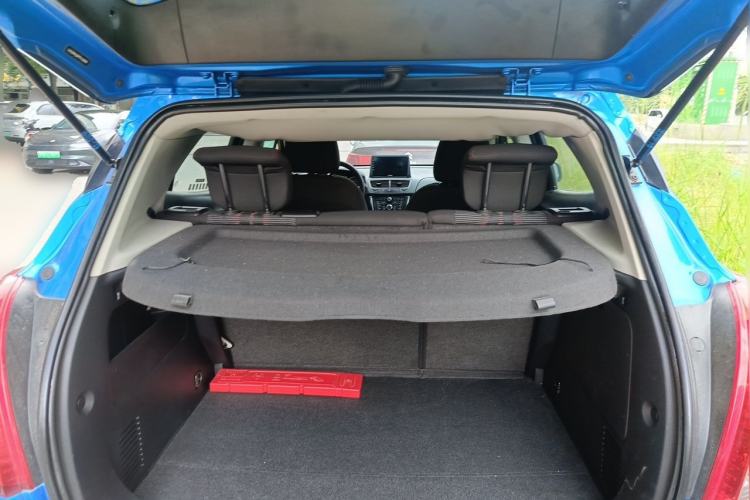 Used Buick Encore 2015 1.4T Automatic Two-Wheel Drive Urban Elite Version Trunk
