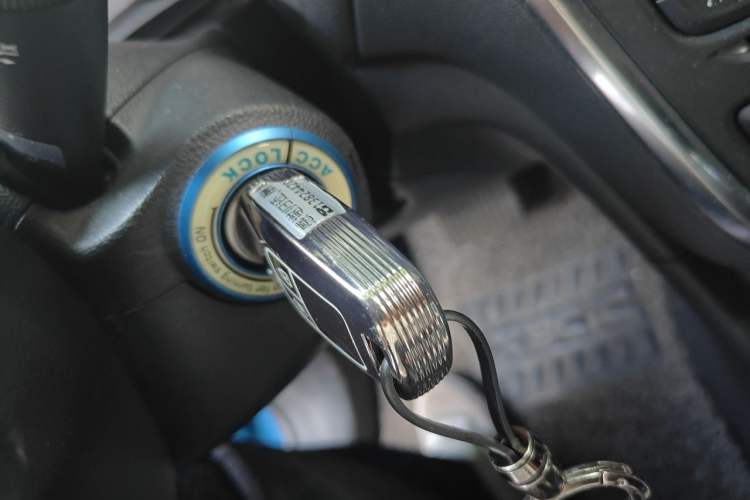 Used Buick Encore 2015 1.4T Automatic Two-Wheel Drive Urban Elite Version Vehicle Key