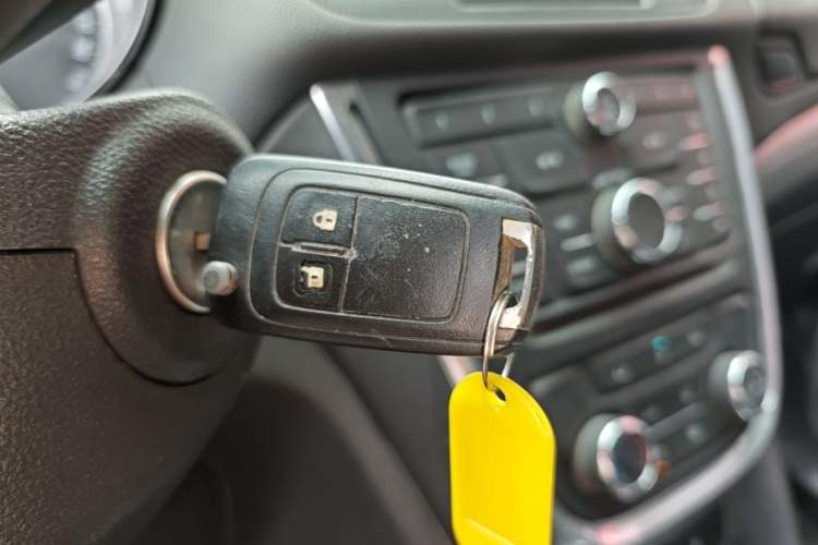 Used Buick Encore 2015 1.4T Automatic Two-Wheel Drive Urban Elite Version Vehicle Key