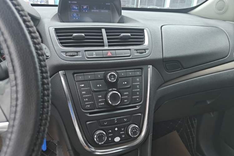 Used Buick Encore 2015 1.4T Automatic Two-Wheel Drive Urban Leading Model Audio And AC Panel