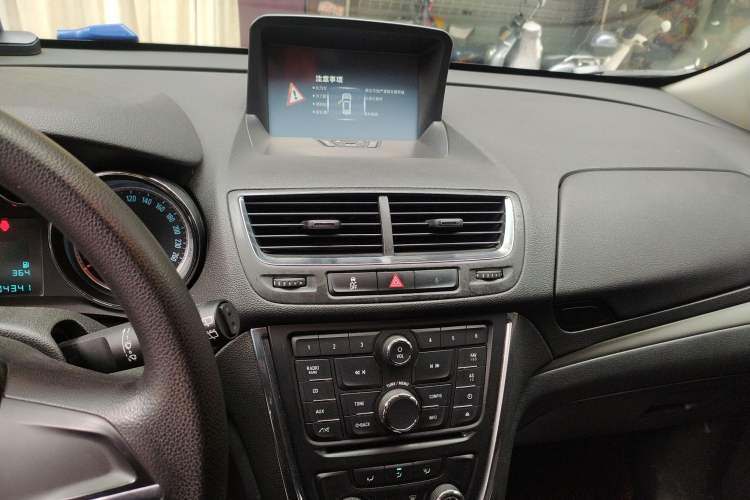 Used Buick Encore 2015 1.4T Automatic Two-Wheel Drive Urban Elite Version Audio And AC Panel