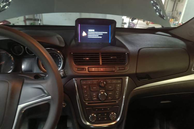 Used Buick Encore 2015 1.4T Automatic Two-Wheel Drive Urban Elite Version Audio And AC Panel