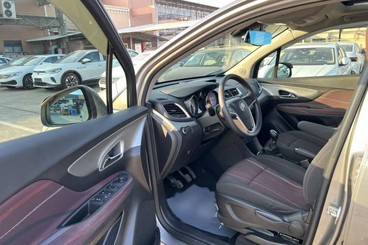 Used Buick Encore 2015 1.4T Manual Two-Wheel Drive Urban Advanced Model Driver Seat