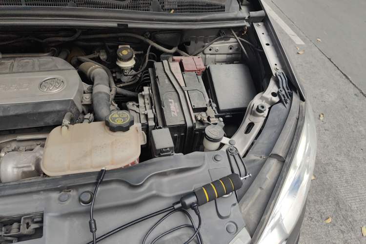 Used Buick Encore 2015 1.4T Automatic Two-Wheel Drive Urban Elite Version Engine Bay Left