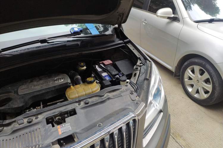 Used Buick Encore 2015 1.4T Automatic Two-Wheel Drive Urban Elite Version Engine Bay Left