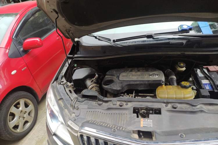 Used Buick Encore 2015 1.4T Automatic Two-Wheel Drive Urban Elite Version Engine Bay Right