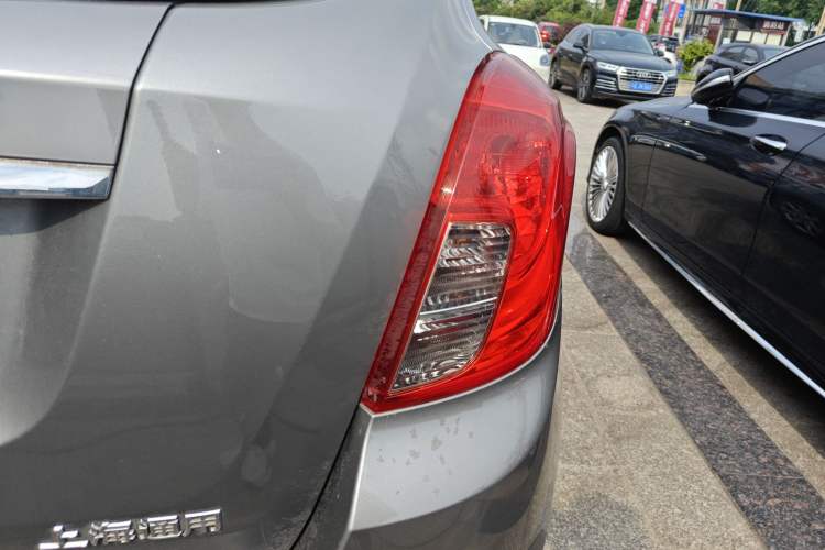 Used Buick Encore 2015 1.4T Automatic Two-Wheel Drive Urban Elite Version Exterior 3