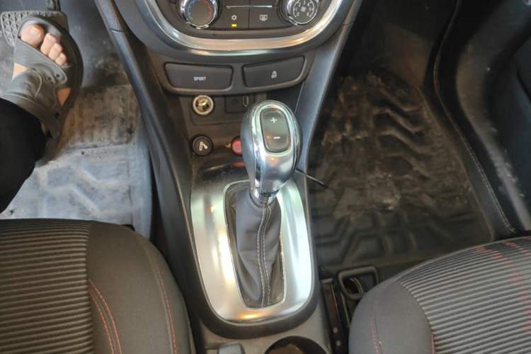 Used Buick Encore 2015 1.4T Automatic Two-Wheel Drive Urban Elite Version Gear Lever