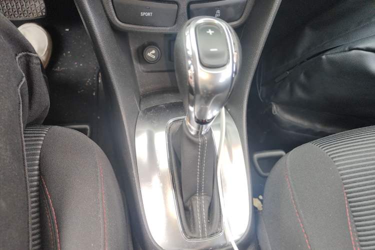 Used Buick Encore 2015 1.4T Automatic Two-Wheel Drive Urban Elite Version Gear Lever