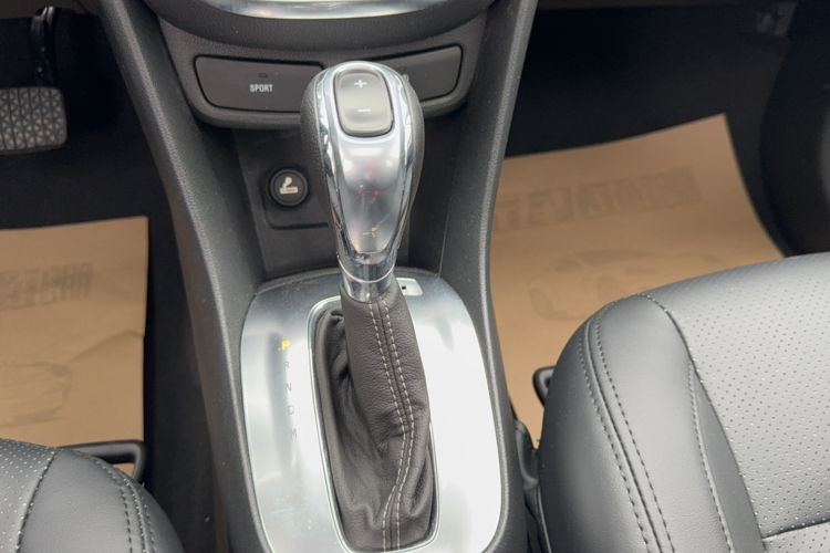 Used Buick Encore 2015 1.4T Automatic Two-Wheel Drive Urban Elite Version Gear Lever