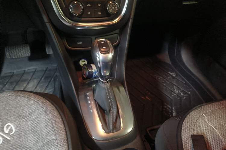 Used Buick Encore 2015 1.4T Automatic Two-Wheel Drive Urban Elite Version Gear Lever