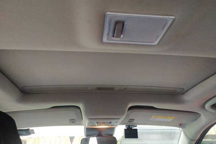 Used Buick Encore 2015 1.4T Automatic Two-Wheel Drive Urban Elite Version Headliner