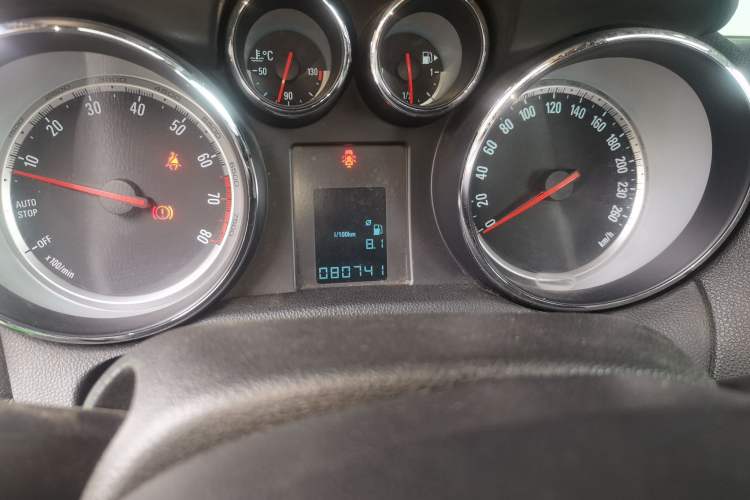 Used Buick Encore 2015 1.4T Manual Two-Wheel Drive Urban Advanced Model Instrument Cluster