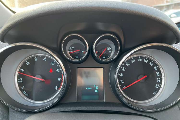 Used Buick Encore 2015 1.4T Manual Two-Wheel Drive Urban Advanced Model Instrument Cluster