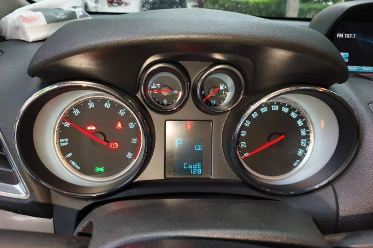 Used Buick Encore 2015 1.4T Automatic Two-Wheel Drive Urban Leading Model Instrument Cluster