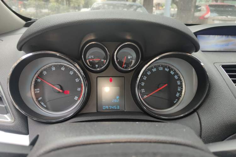 Used Buick Encore 2015 1.4T Automatic Two-Wheel Drive Urban Elite Version Instrument Cluster