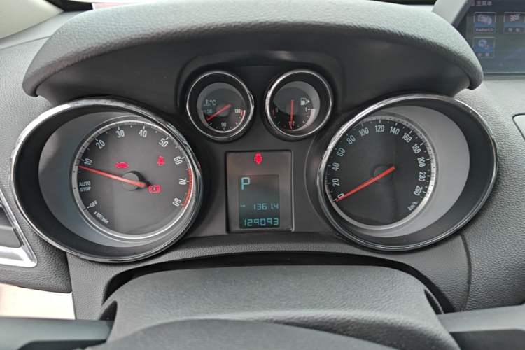 Used Buick Encore 2015 1.4T Automatic Two-Wheel Drive Urban Leading Model Instrument Cluster