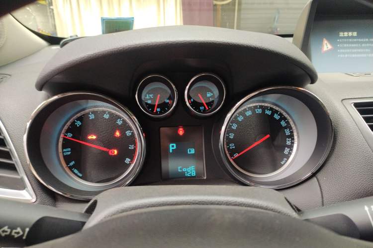 Used Buick Encore 2015 1.4T Automatic Two-Wheel Drive Urban Elite Version Instrument Cluster