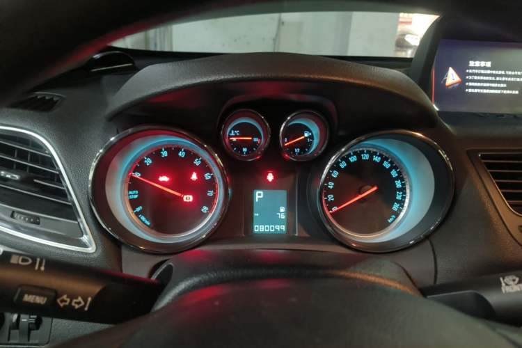 Used Buick Encore 2015 1.4T Automatic Two-Wheel Drive Urban Elite Version Instrument Cluster