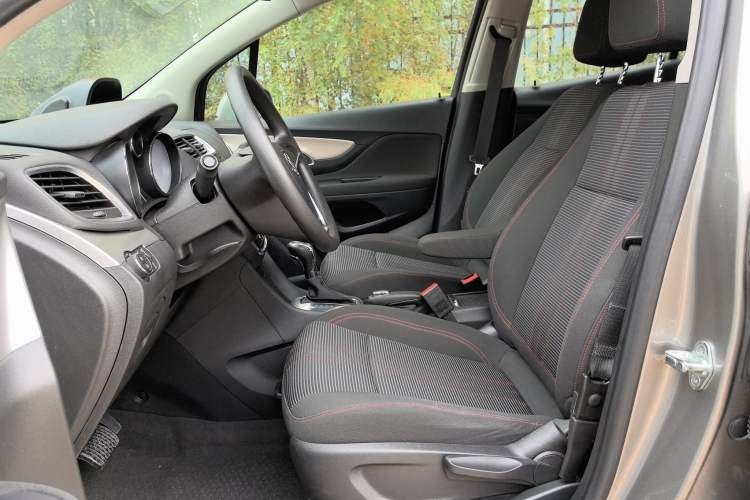 Used Buick Encore 2015 1.4T Automatic Two-Wheel Drive Urban Elite Version Interior 1