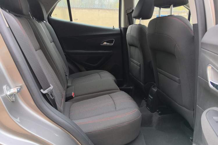 Used Buick Encore 2015 1.4T Automatic Two-Wheel Drive Urban Elite Version Interior 10