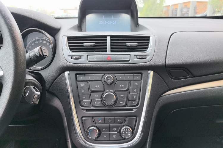 Used Buick Encore 2015 1.4T Automatic Two-Wheel Drive Urban Elite Version Interior 6
