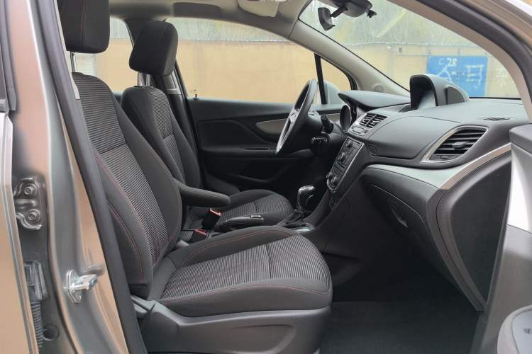 Used Buick Encore 2015 1.4T Automatic Two-Wheel Drive Urban Elite Version Interior 9